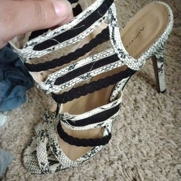 Nika Black and white snake skin - Picture 3 of 3